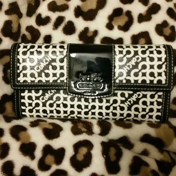 Coach Handbags - *HOST PICK* Coach Wallet